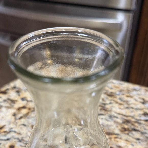 Set of 2 Vintage Clear Glass Milk Bottles - Picture 8 of 12